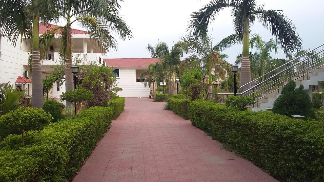 Swayam Resort Balangir Kültér fotó